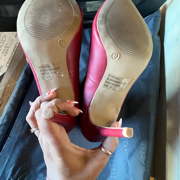 Size 8, red ankle bootie. - Picture 4 of 4